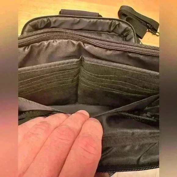 Targus In Car Portable DVD Player Case - 10 in - Picture 4 of 10